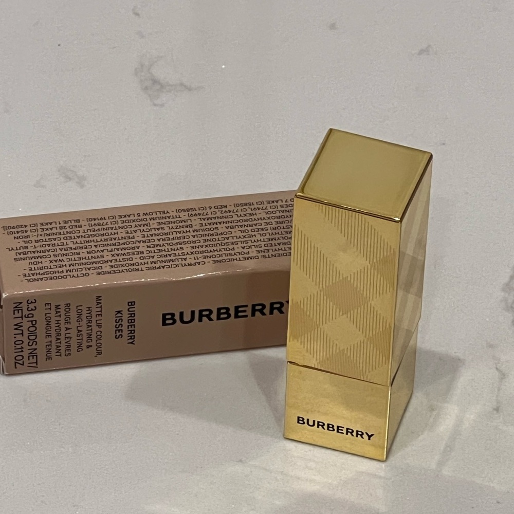 Burberry Kisses Matte Lipstick - Picture 4 of 4